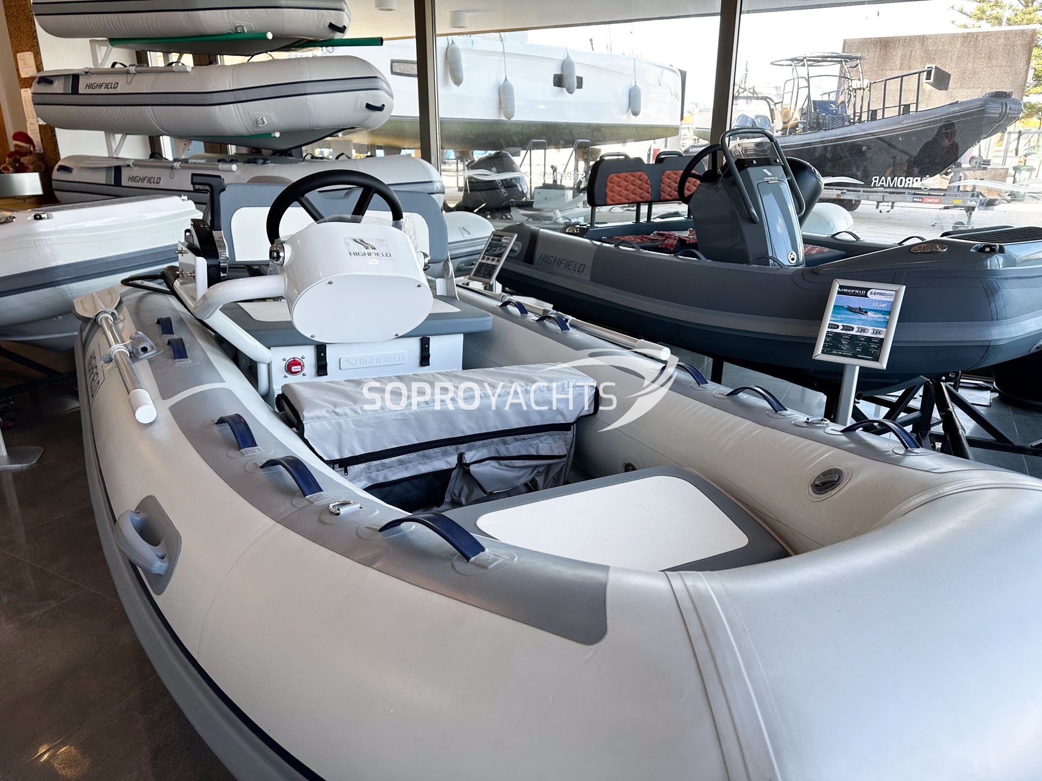 New model and new name for the range of motor yachts catamarans -1