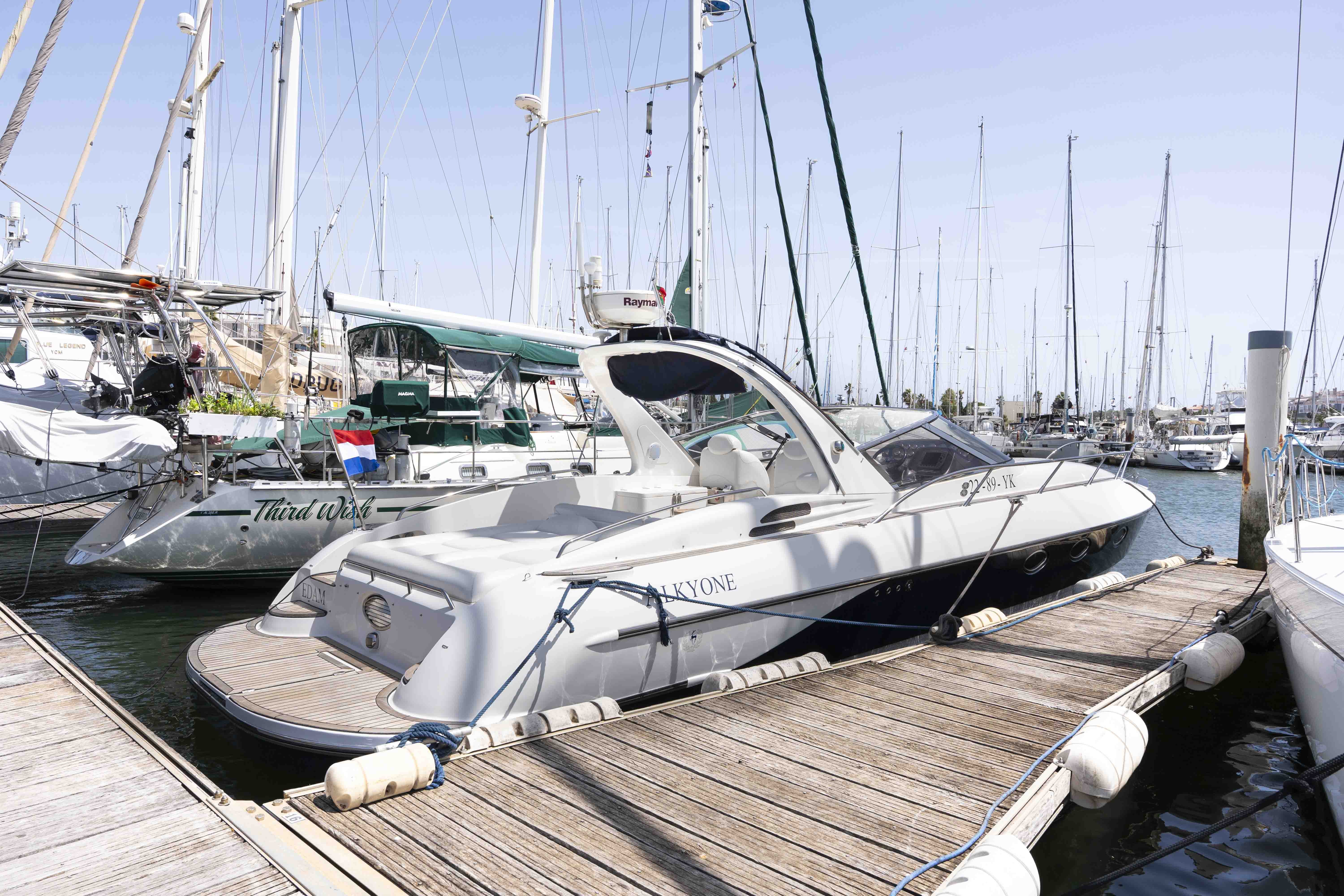 New model and new name for the range of motor yachts catamarans -1