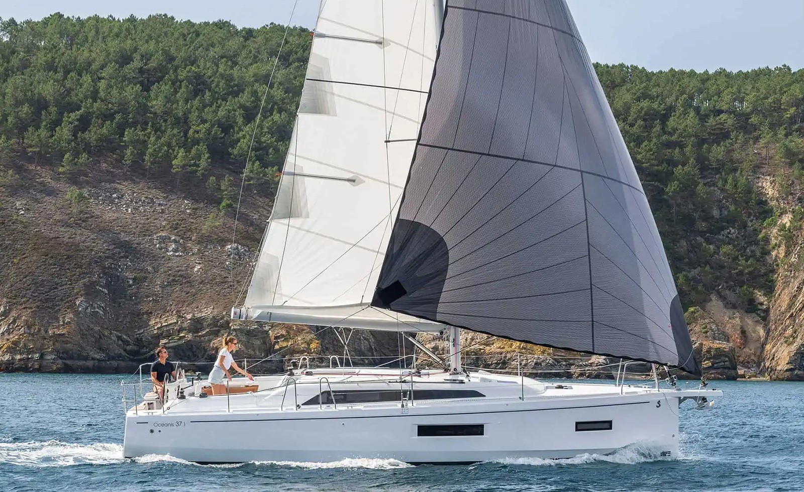 Beneteau and Fountaine Pajot nominated for Cruising World's 2024 Boat of the Year Competition